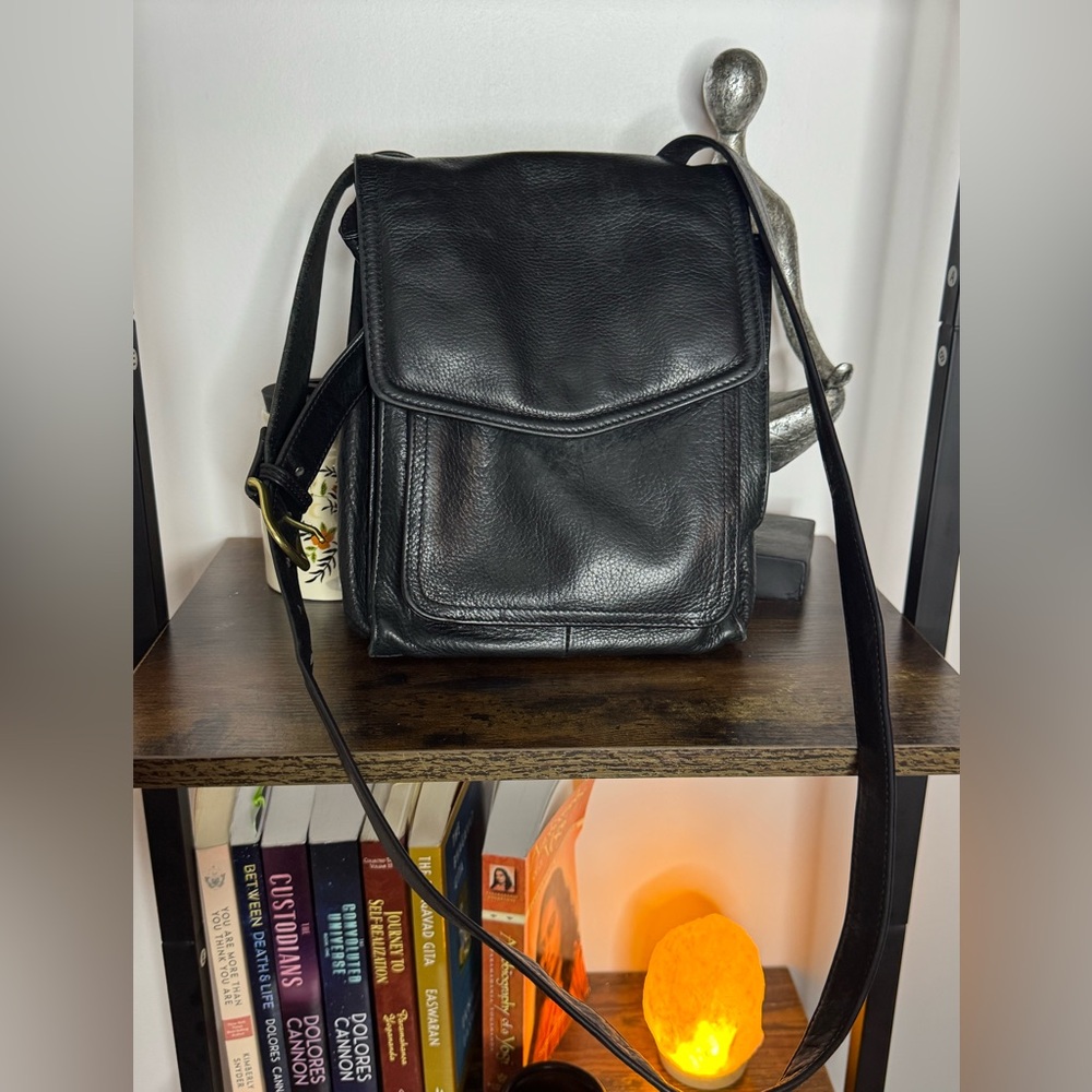 #Vintage Black Pebbled Leather #Fossil Crossbody Bag Authenticity Card